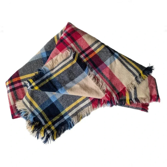 Oversized Plaid Blanket Scarf in 100% Acrylic Tartan Plaid Fringe Shawl Knit - Picture 1 of 4